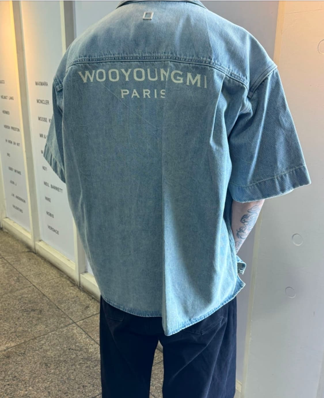 우영미 백로고 반팔 데님 셔츠 상품이미지5
