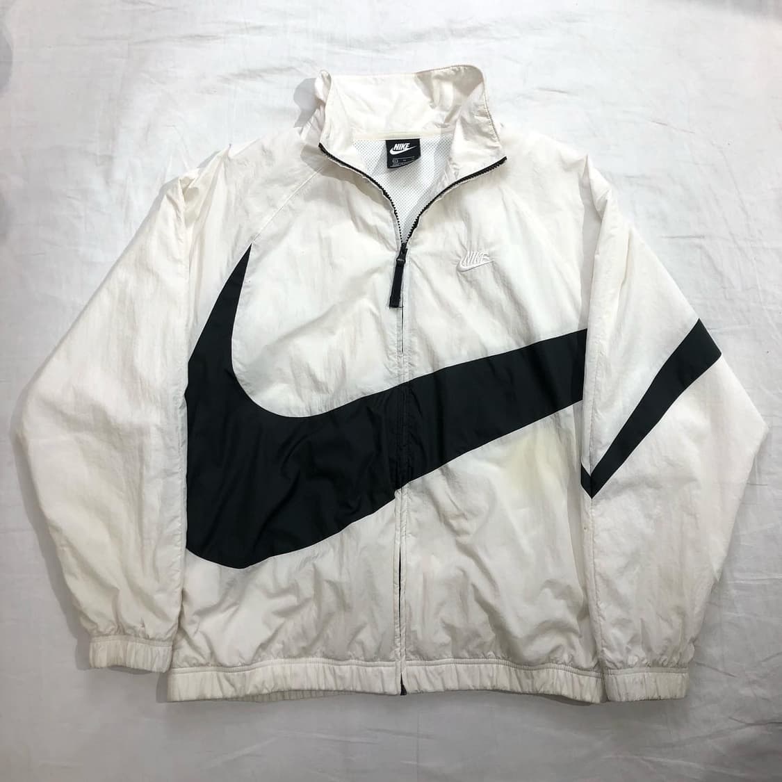 나이키 빅스우시 화이트 바람막이 XL 상품이미지1