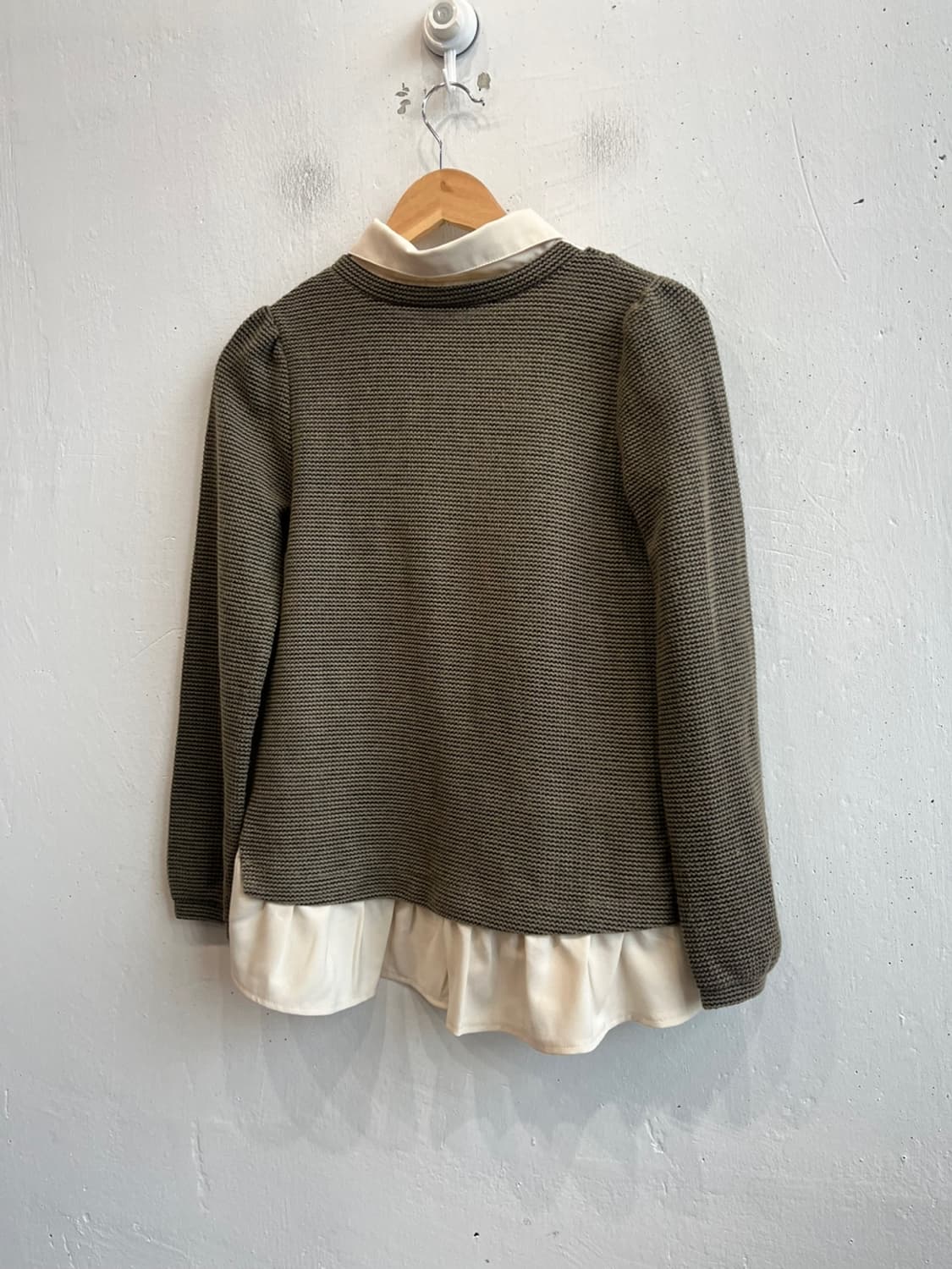 액시즈팜 와플 레이어드 블라우스 상품이미지4