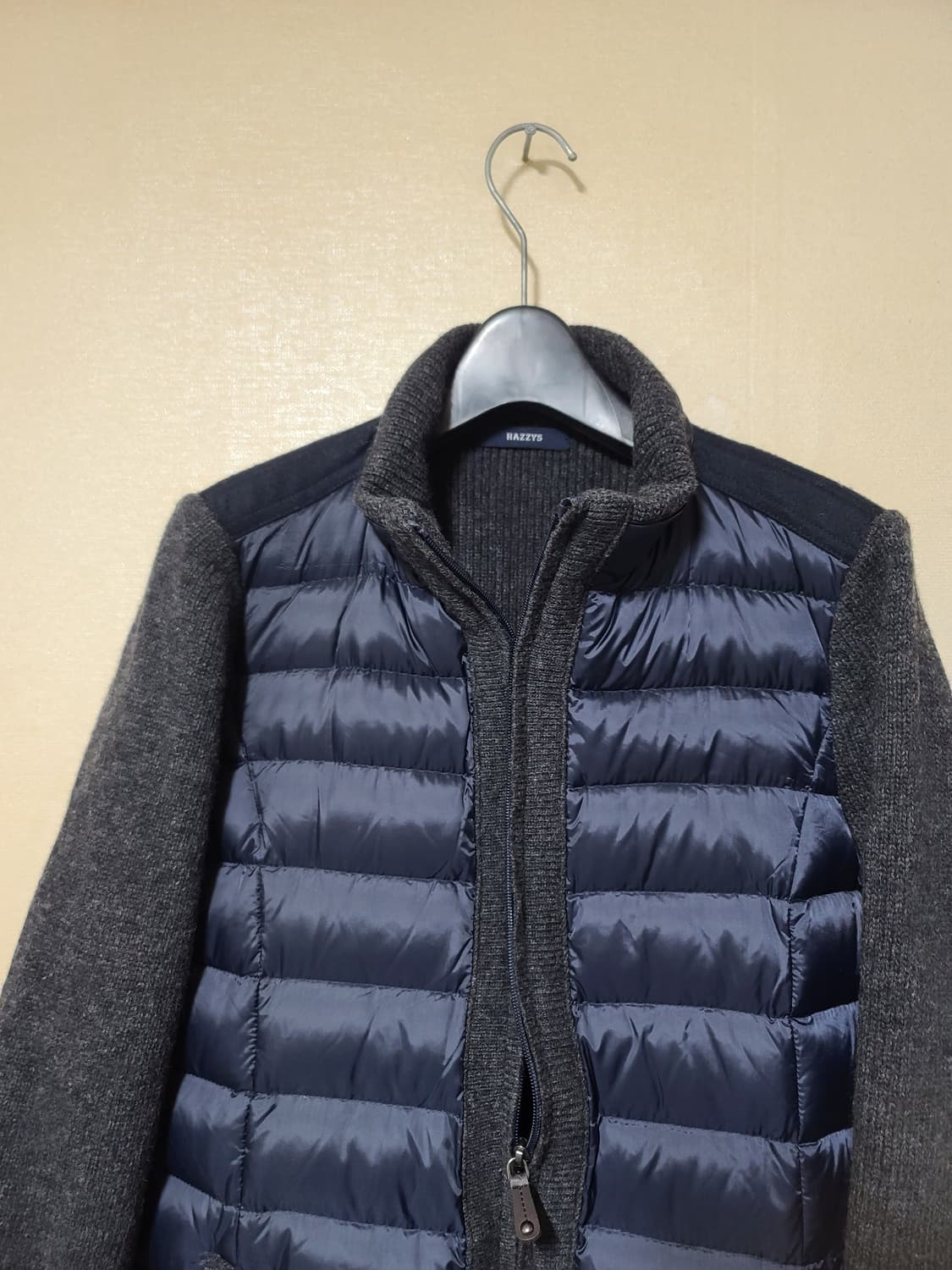 헤지스 니트배색 경량 하프 구스다운 상품이미지3