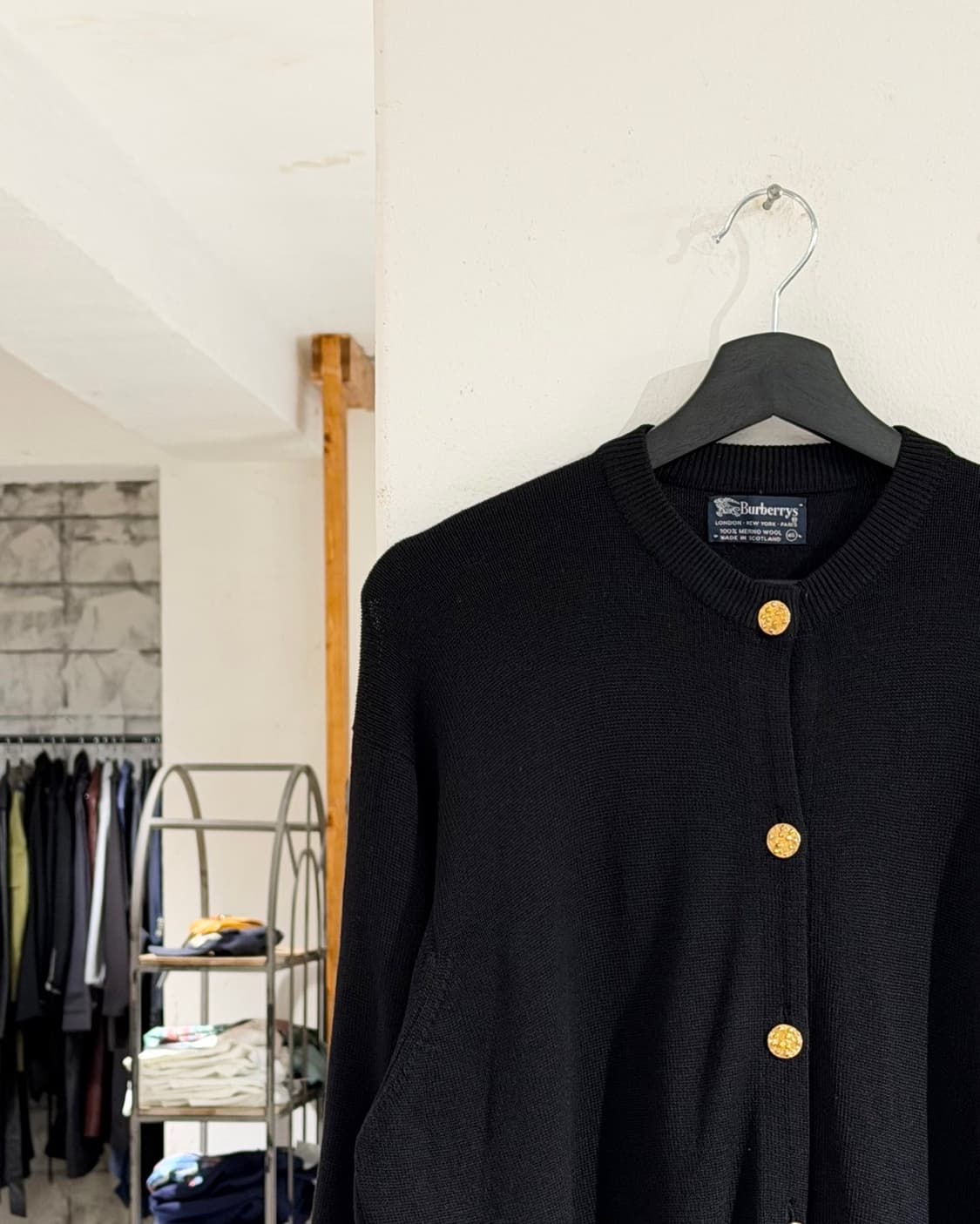 버버리 블랙 가디건 블랙 골드 버튼 울 가디건 상품이미지2