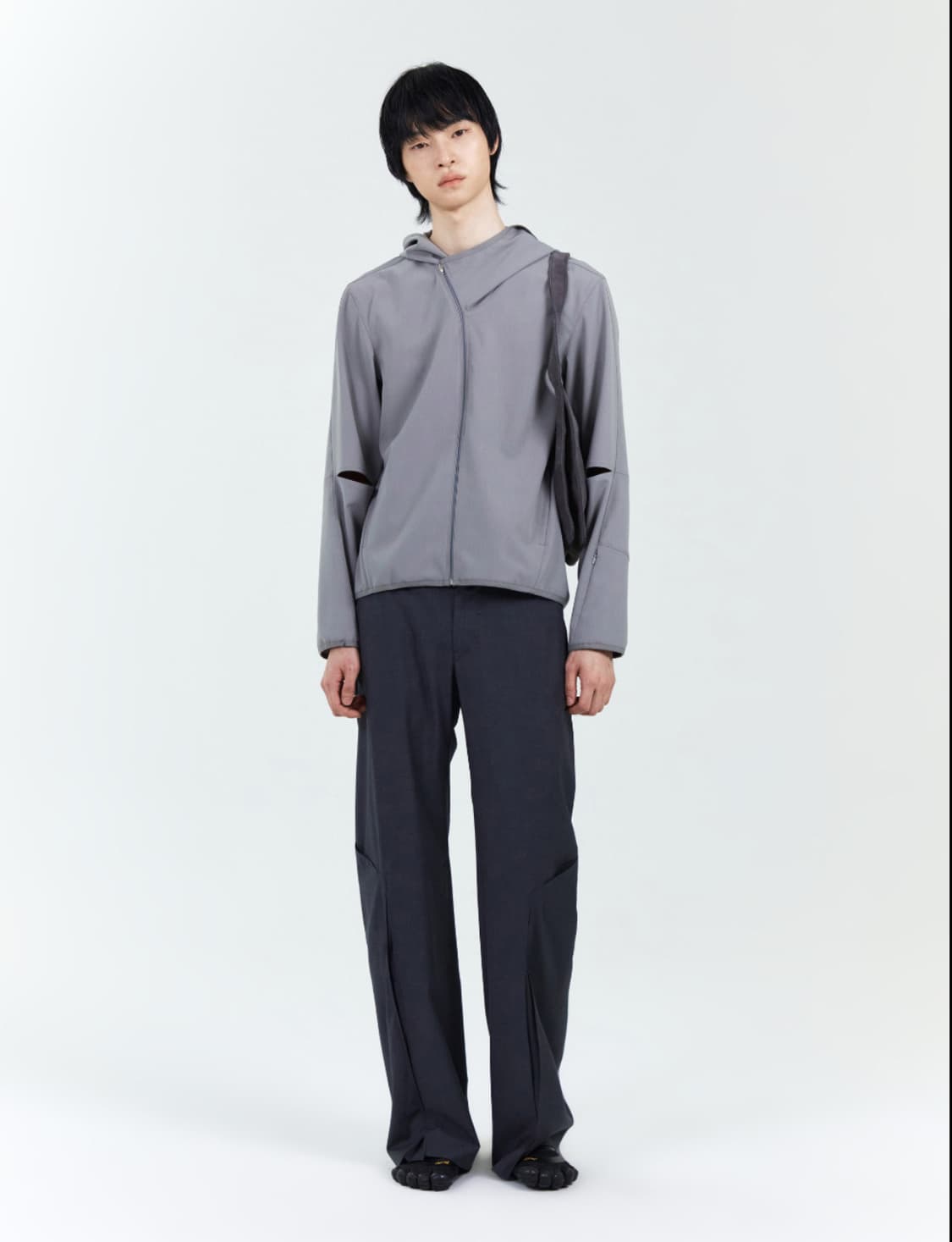 EE 누마레 CUT-OUT SLEEVE HOODED ZIP JACKET  상품이미지2