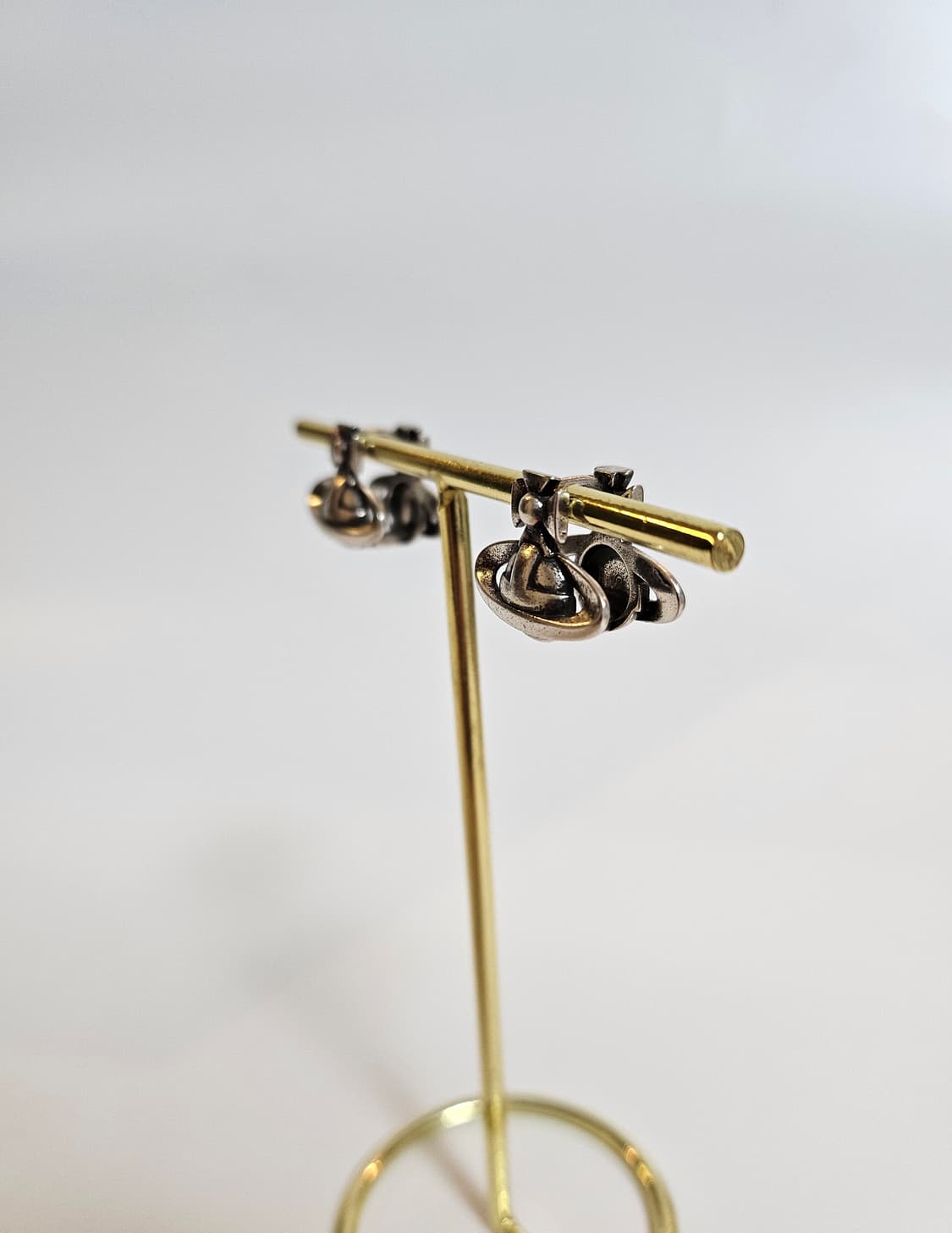 비비안웨스트우드 업사이클링 엔틱풍 양면 원터치 귀걸이 상품이미지4