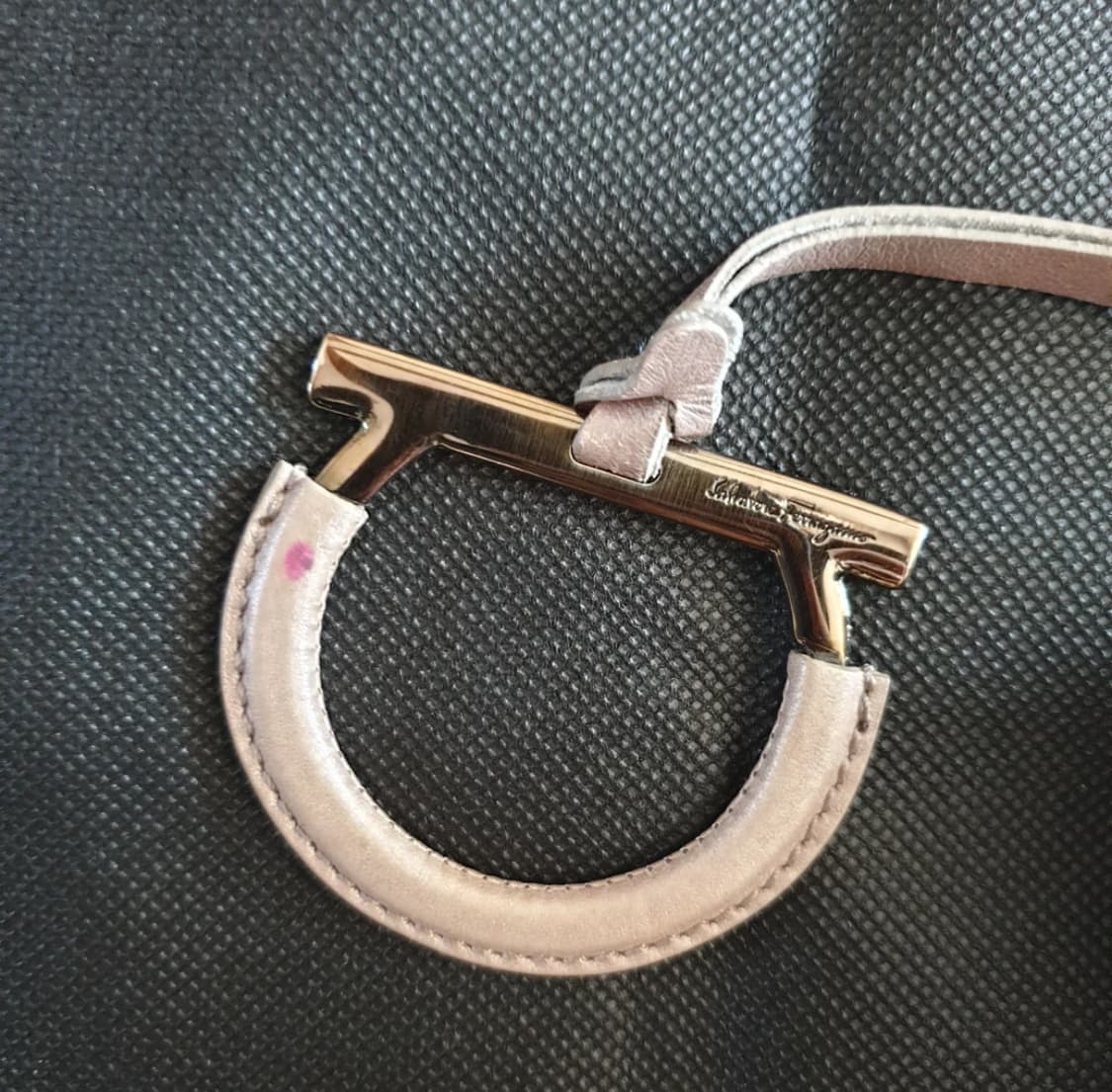 Ferragamo 페라가모 페레가모 간치니 숄더백 베이비핑크 크림 상품이미지5