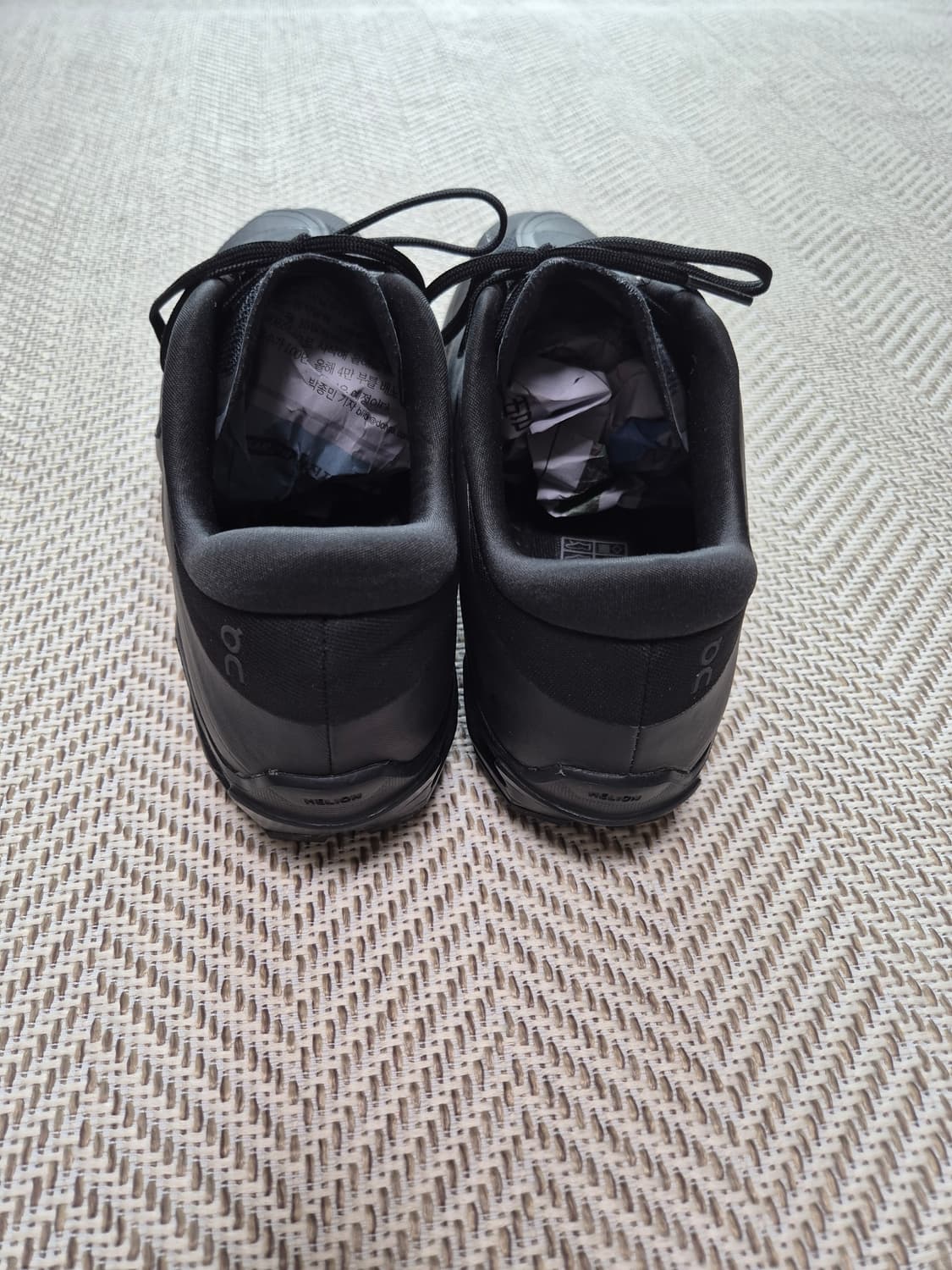 온러닝 x 포스트아카이브팩션 (온파프) 클라우드벤쳐 피크 올 블랙 상품이미지4