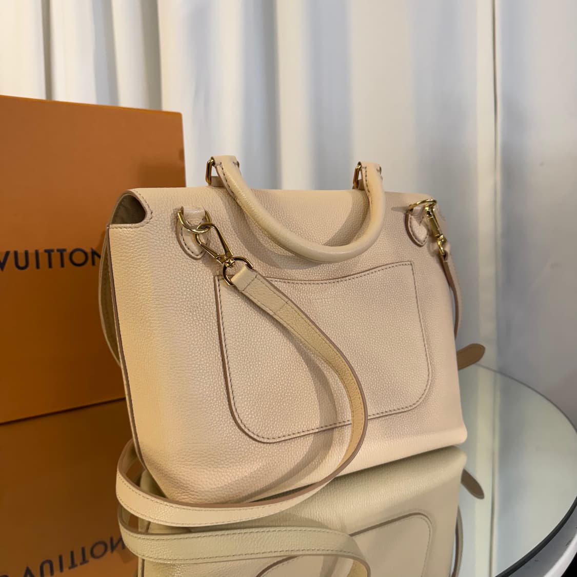 루이비통 볼타 탑 핸들 토트 숄더백 상품이미지6