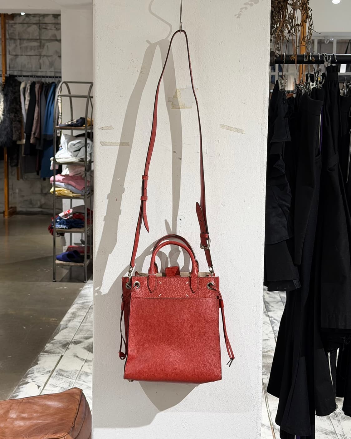 메종 마르지엘라 레드 5AC 미디엄 레더 버킷백 상품이미지2