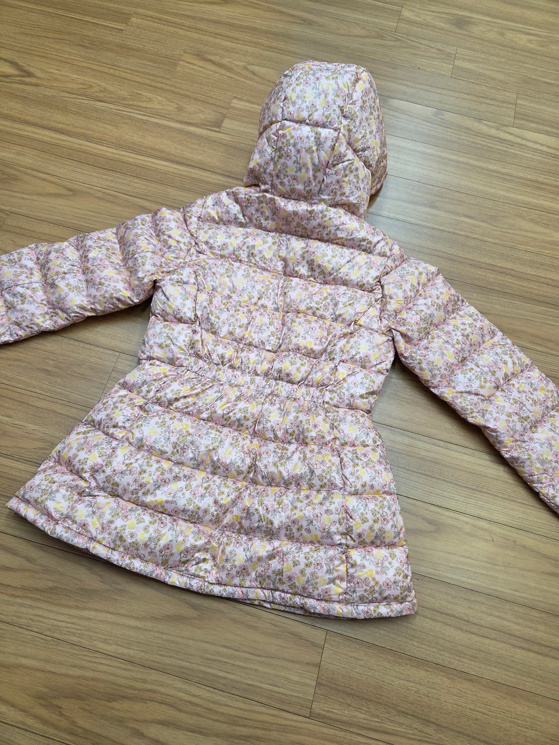 로엠걸즈 핑크색 경량 패딩 150사이즈입니다. 겉감은 폴리에스터 재질입니 상품이미지2