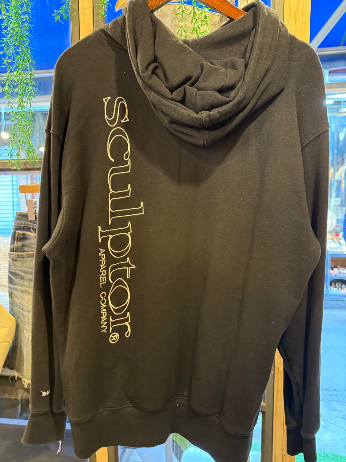 스컬프터 자수로고 블랙 후드티 상품이미지2