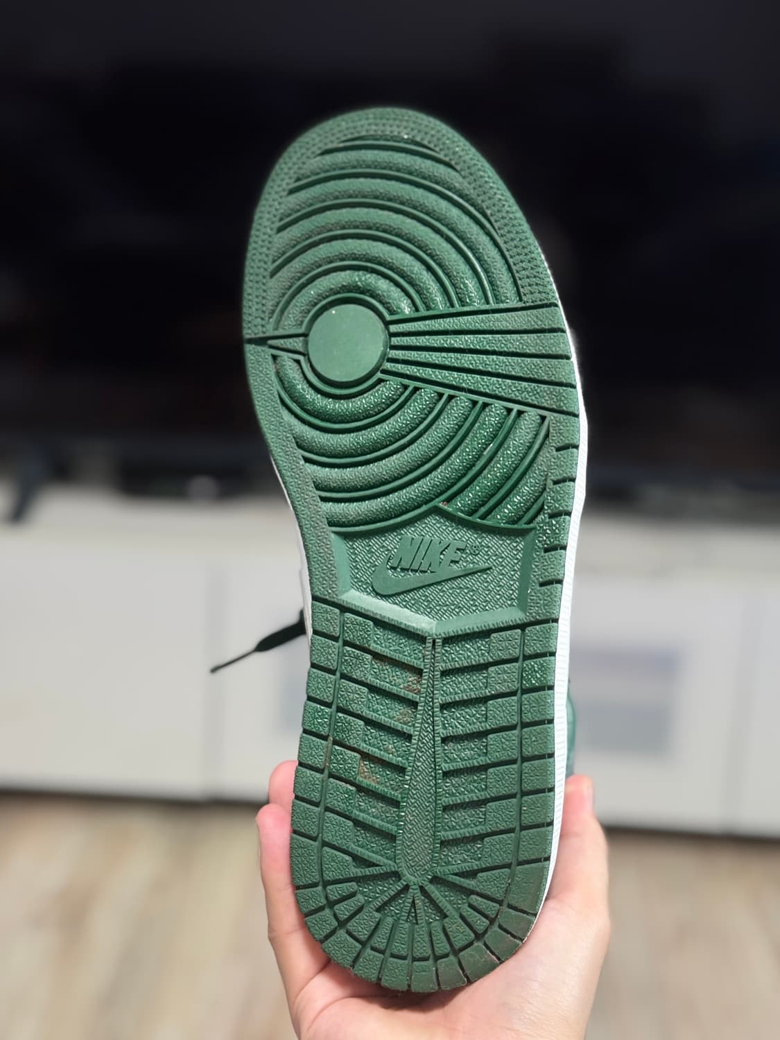 조던1 레트로 하이 OG 골지 그린 (Gorge Green) 상태 최상 상품이미지5