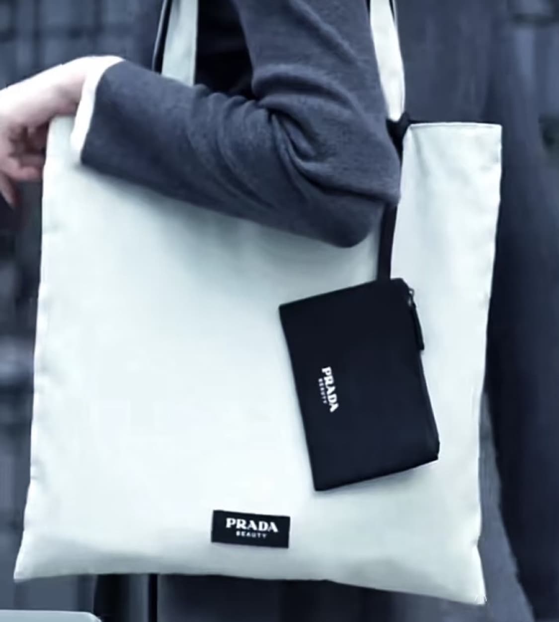 프라다뷰티 양면 에코백 & 파우치 세트 상품이미지8