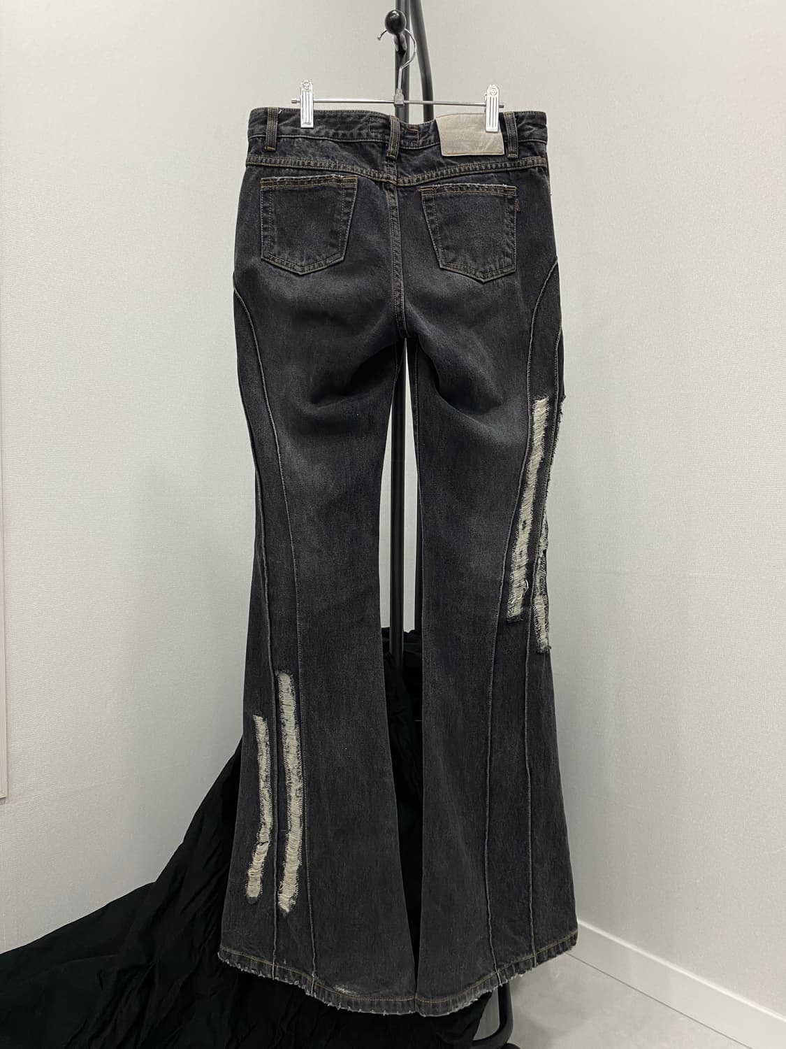 Distressed Bootcut Jeans 상품이미지5