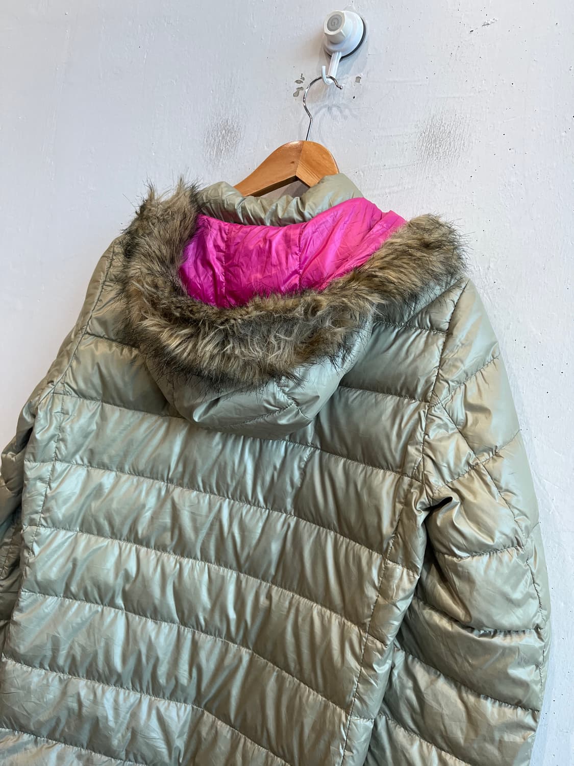 아디다스 재팬 핑크로고 퍼 다운 경량패딩 상품이미지4