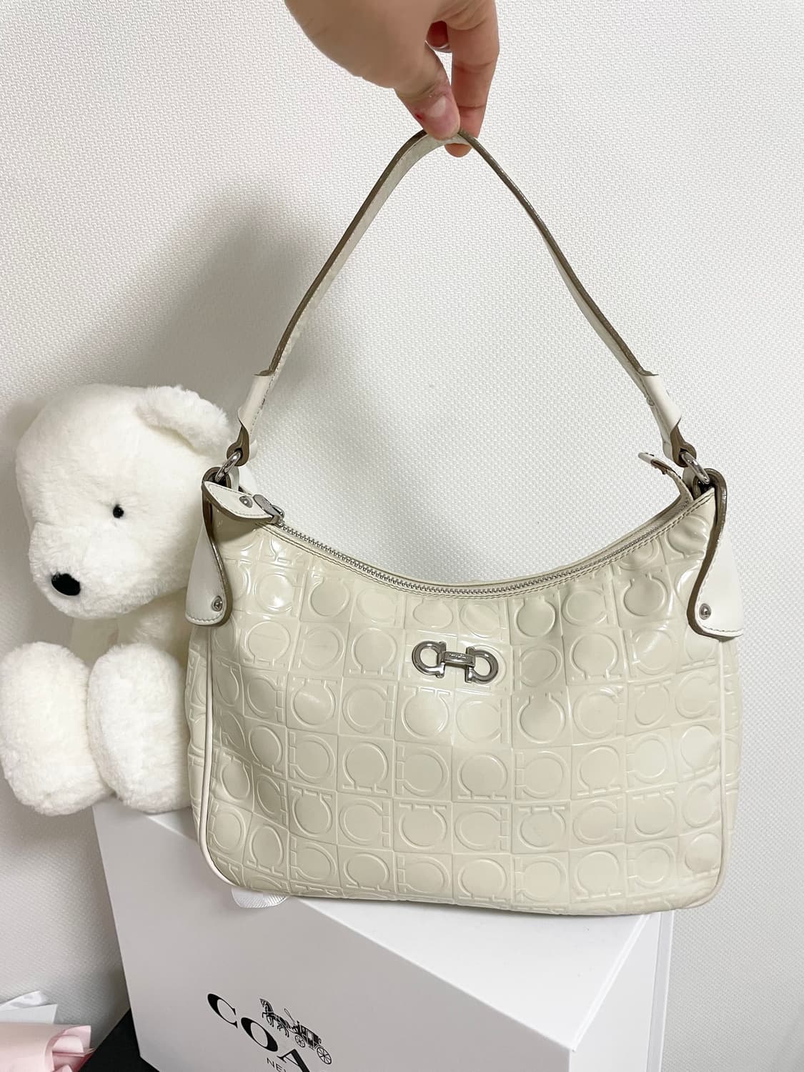 페라가모 화이트 토트백 숄더백 상품이미지2