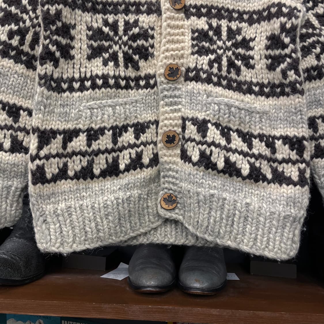 카나타 핸드메이드 캐나다 우드 버튼 울 코위찬 니트 스웨터 상품이미지5