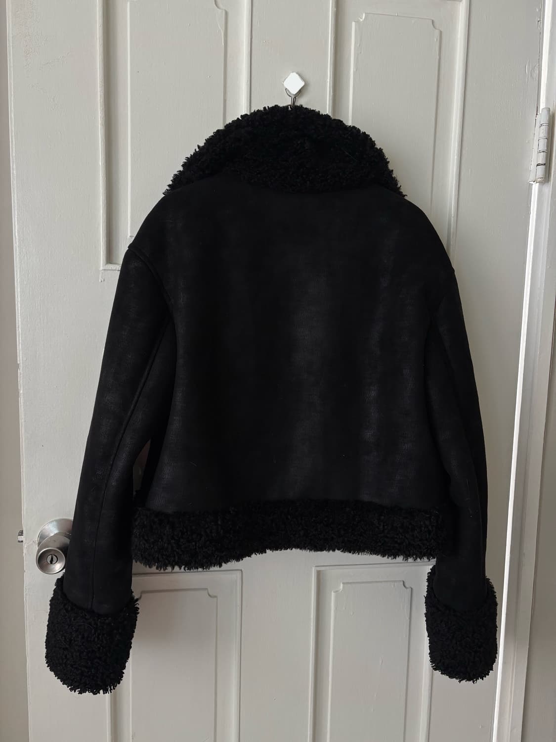 Yull 블랙 무스탕 자켓 상품이미지2