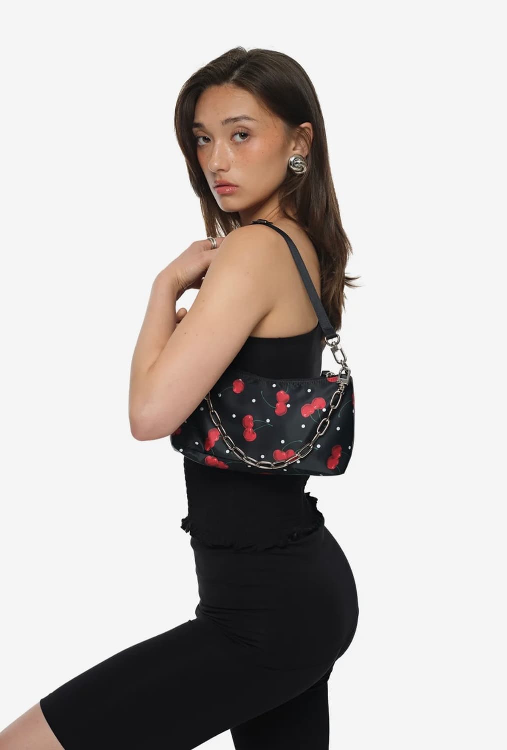 (새상품) 투머치택스 프린티드 호보백 블랙 체리 (조이 착용) 상품이미지7