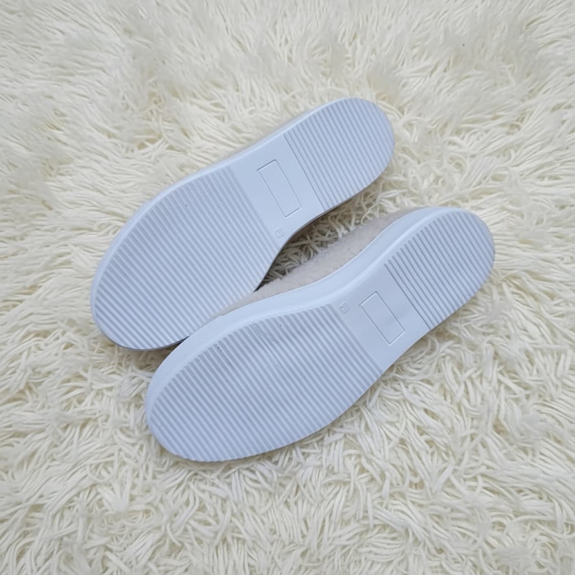 정가13만원대 sjyp 뽀글이 양털 슬립온 스니커즈 240 상품이미지3