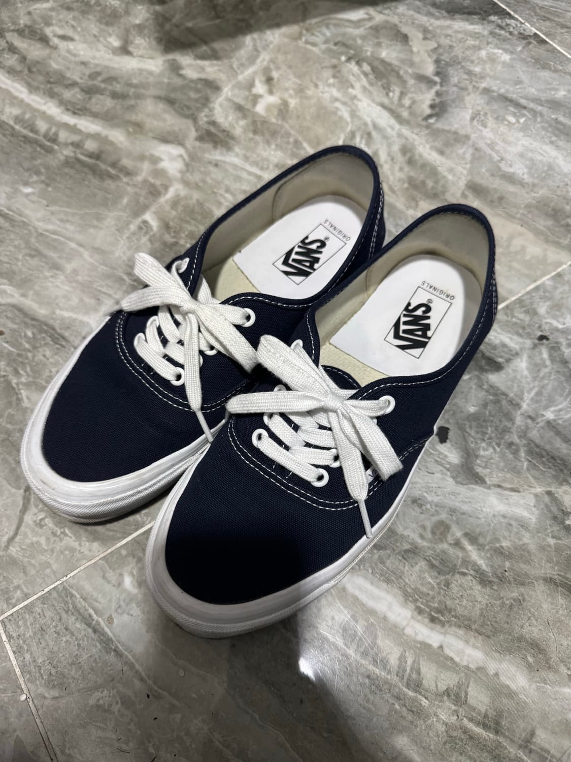 반스 볼트 어센틱 270사이즈 판매합니다 상품이미지1