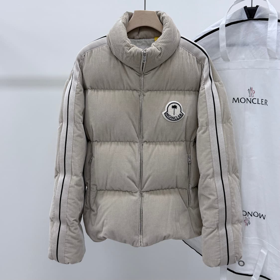 [S급/2] 24FW 몽클레어 x 팜엔젤스 아브롤호스 코듀로이 패딩자켓 상품이미지1