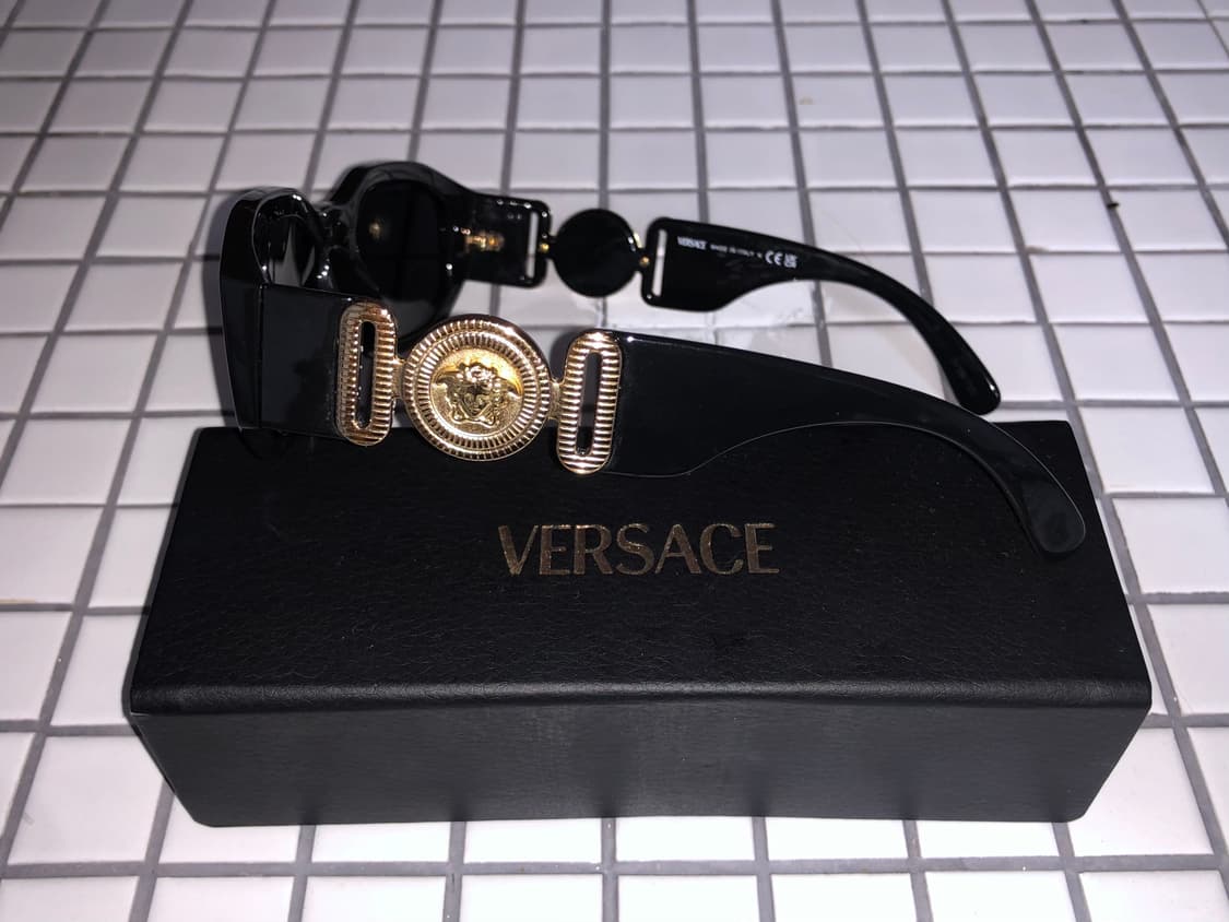 Versace Gold Medusa Biggie Sunglasses 상품이미지4