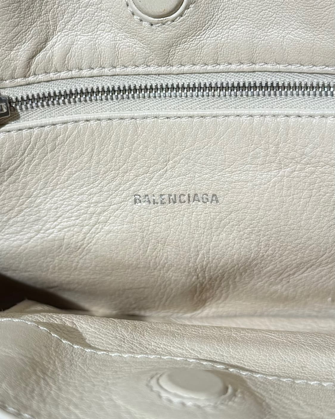 발렌시아가 아이보리 파피에르 a6 토트백 상품이미지8