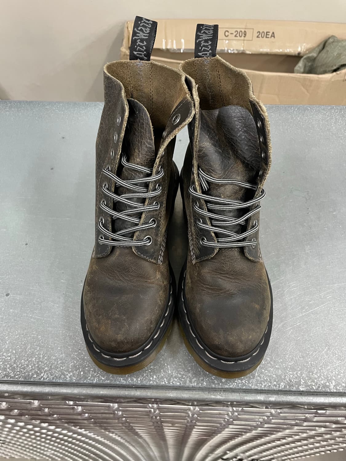 닥터마틴 다크브라운 8홀 워커 us5 상품이미지5