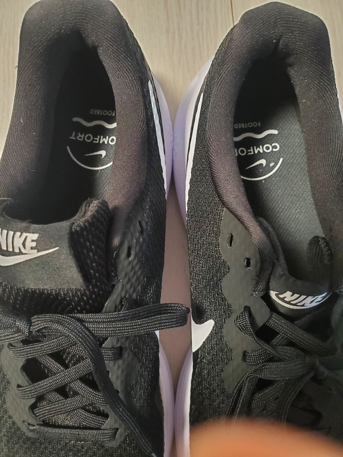 새상품급)나이키 러닝화 레볼루션 8 운동화 사이즈270

여러 중고사이트 상품이미지3