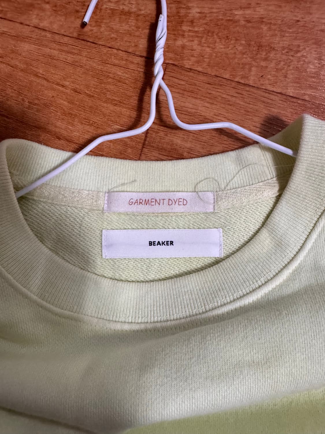 비이커 옐로우 맨투맨 상품이미지3