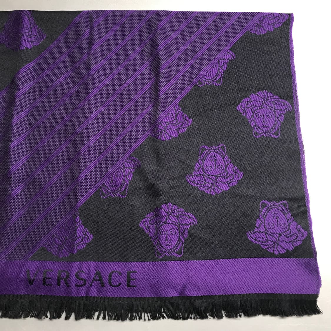 베르사체 메두사 머플러 퍼플 상품이미지4