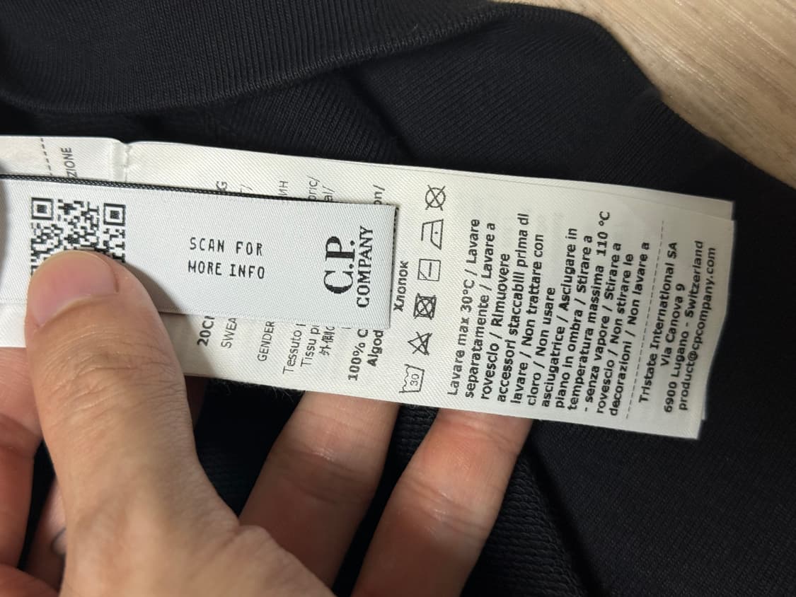 26ss cp컴퍼니 후드집업 블랙 색상 L사이즈 상품이미지4