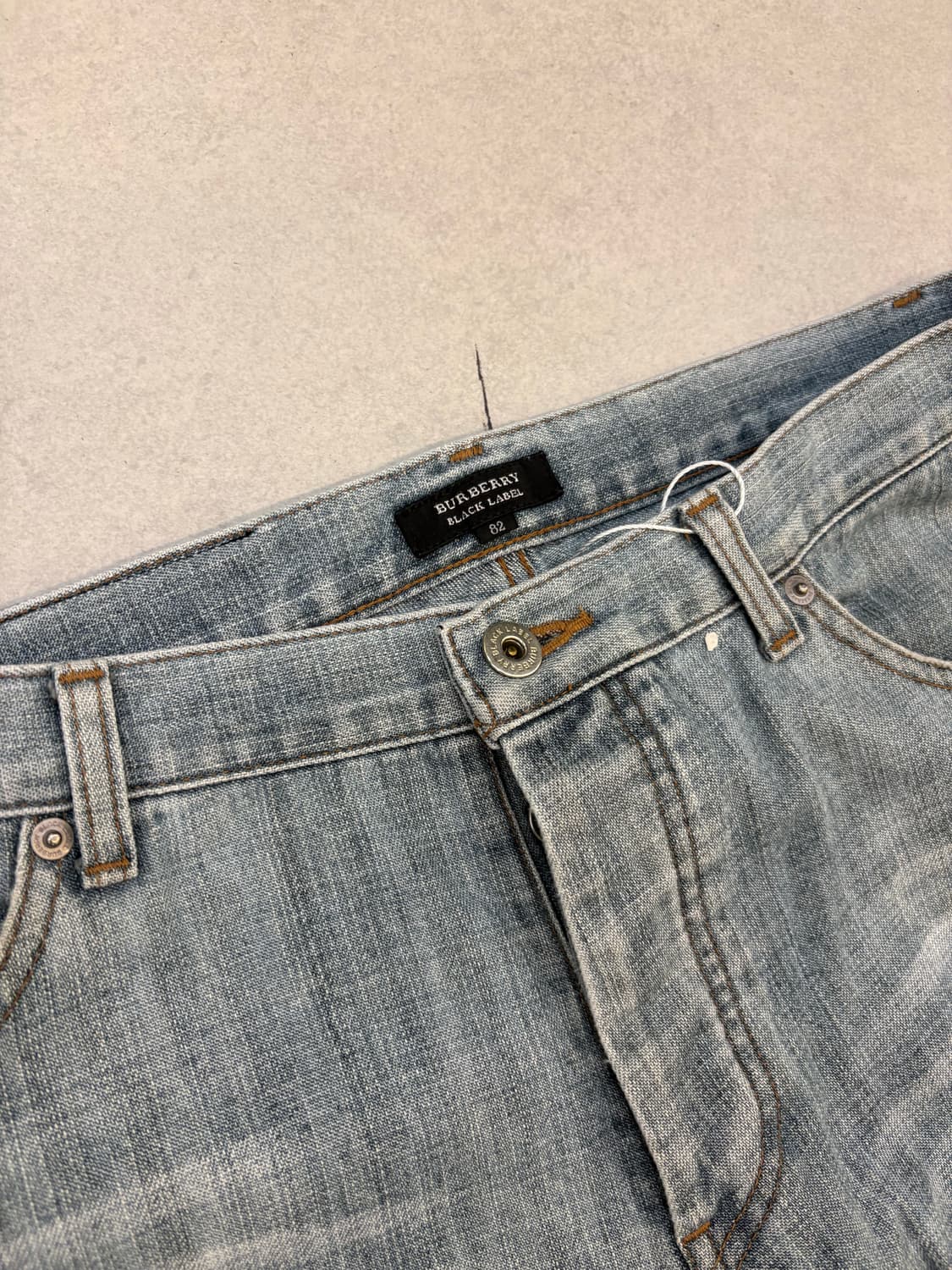 버버리 블랙라벨 워싱 데님팬츠 상품이미지3