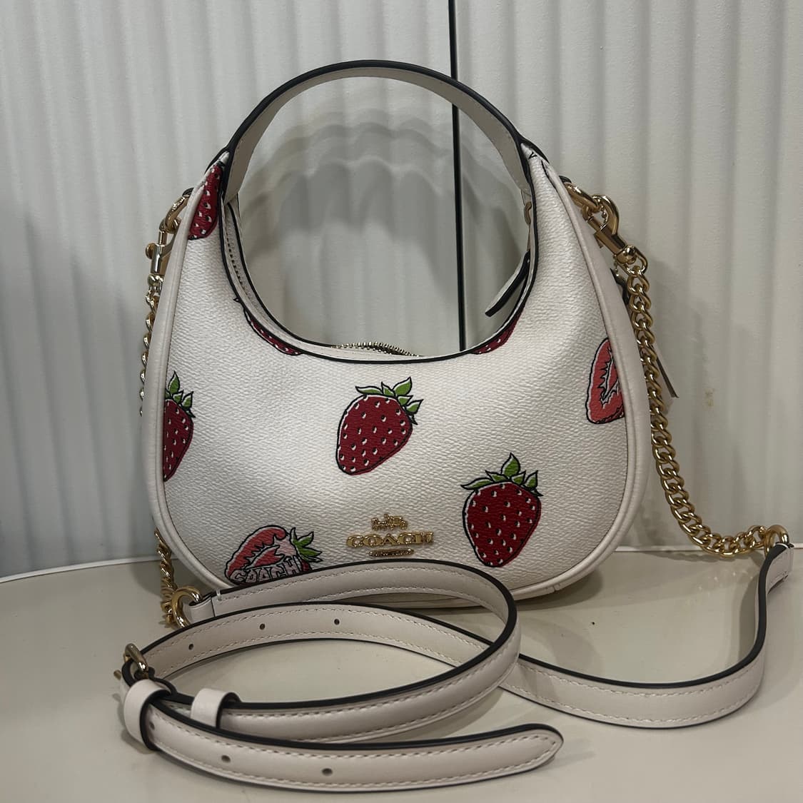 코치 미니 크로스백 스트로베리 (택포) 상품이미지1