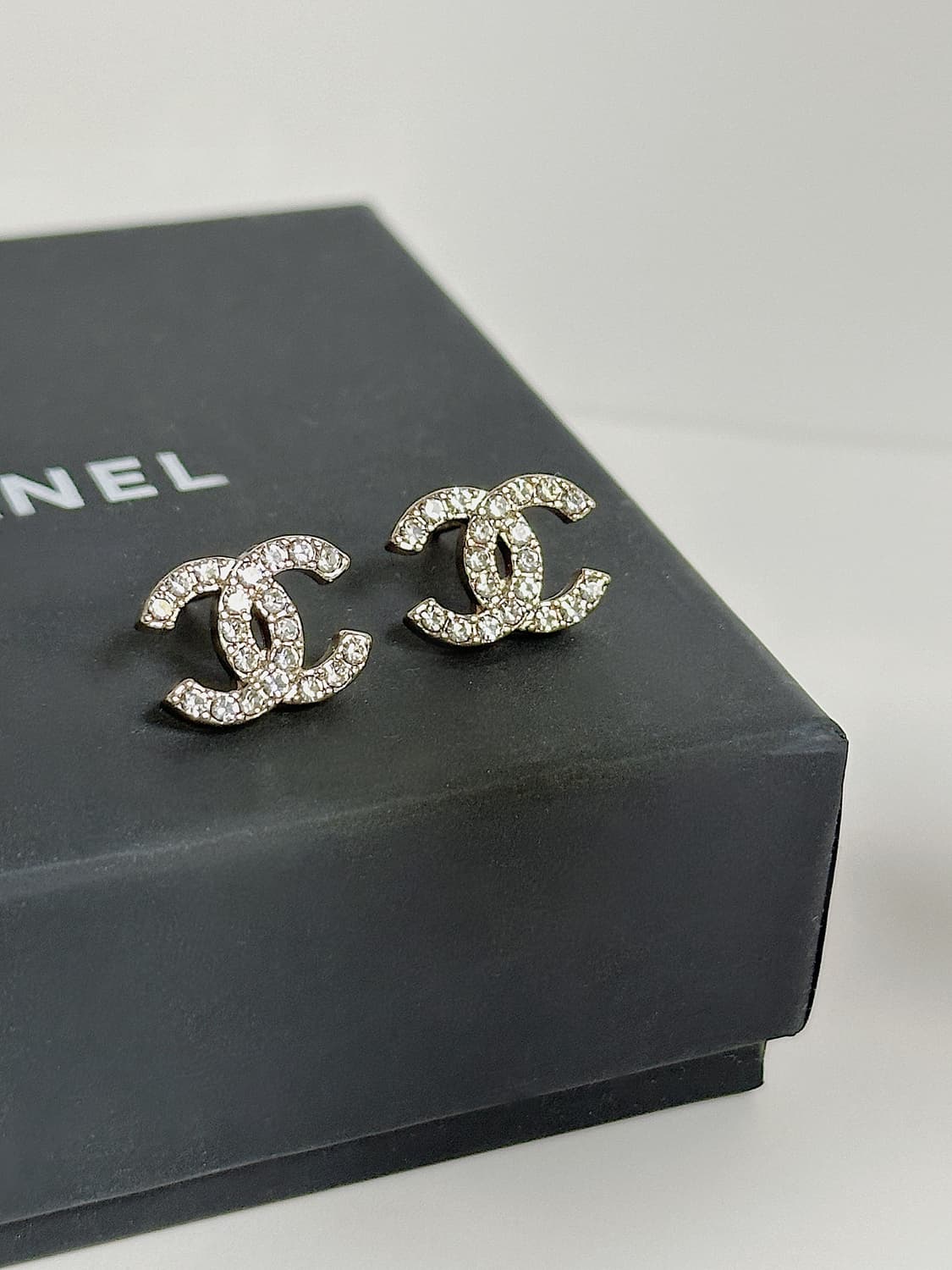 샤넬 크리스탈 업사이클링 귀걸이 골드 상품이미지2