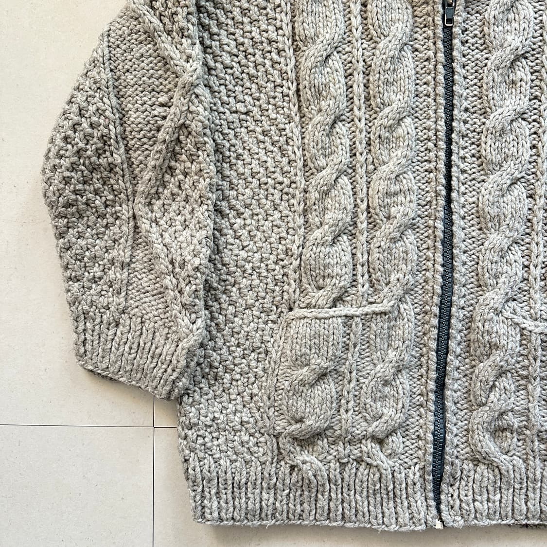 90s 에콰도르산 핸드메이드 울 100% 케이블 니트 후드 집업  상품이미지4