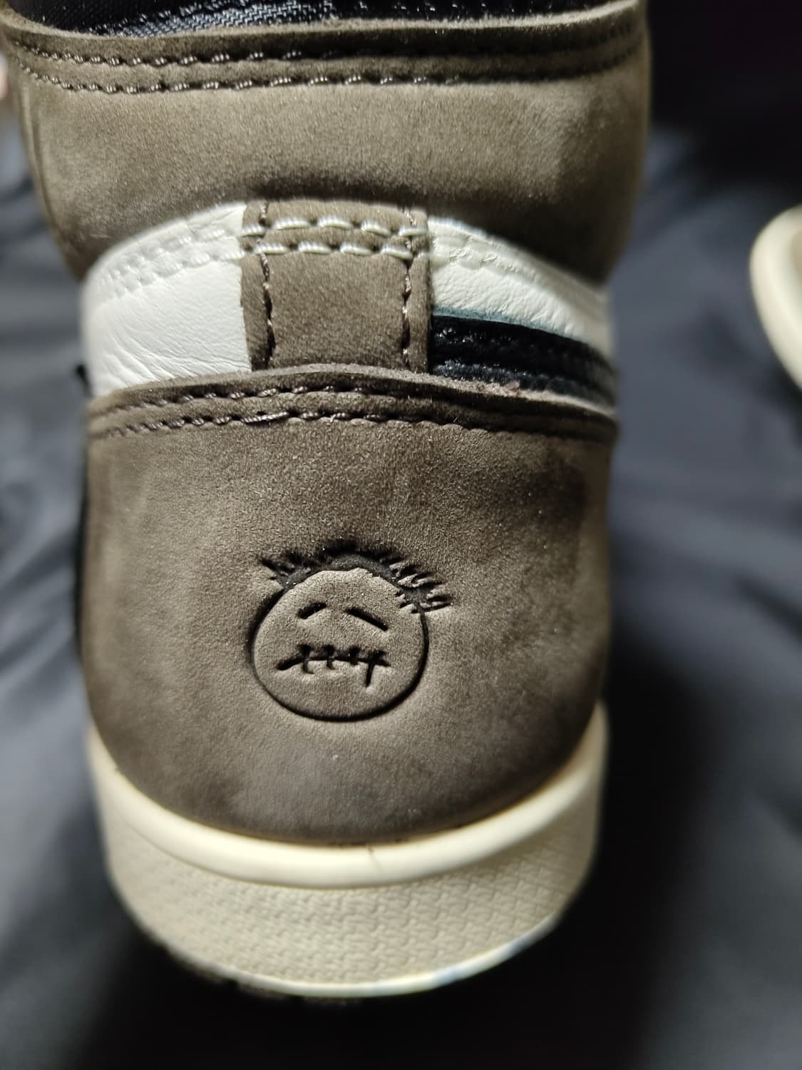 나이키 조던1 스캇 모카 상품이미지6