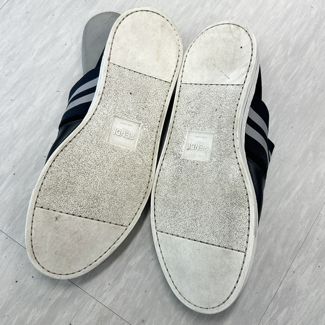 펜디 팬디 FENDI 뮬 스니커즈 슬립온 단화 운동화 남성 260mm 상품이미지5