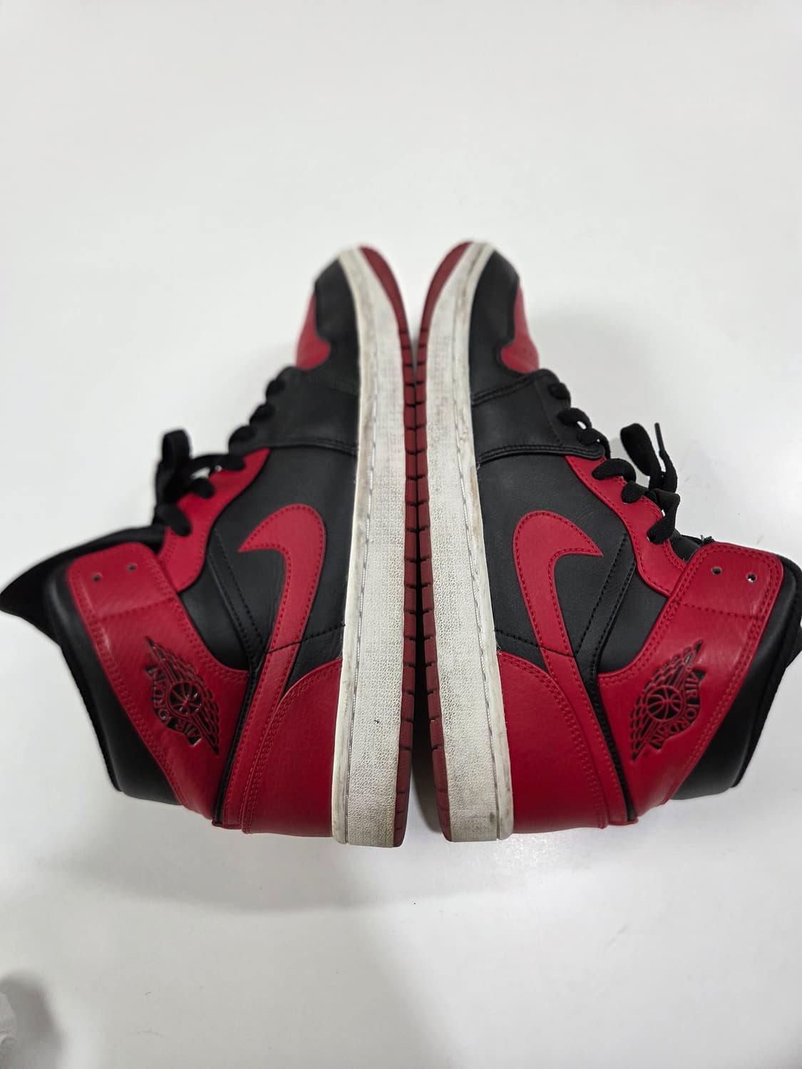 나이키 에어 조던 1 미드 브레드 275 상품이미지3