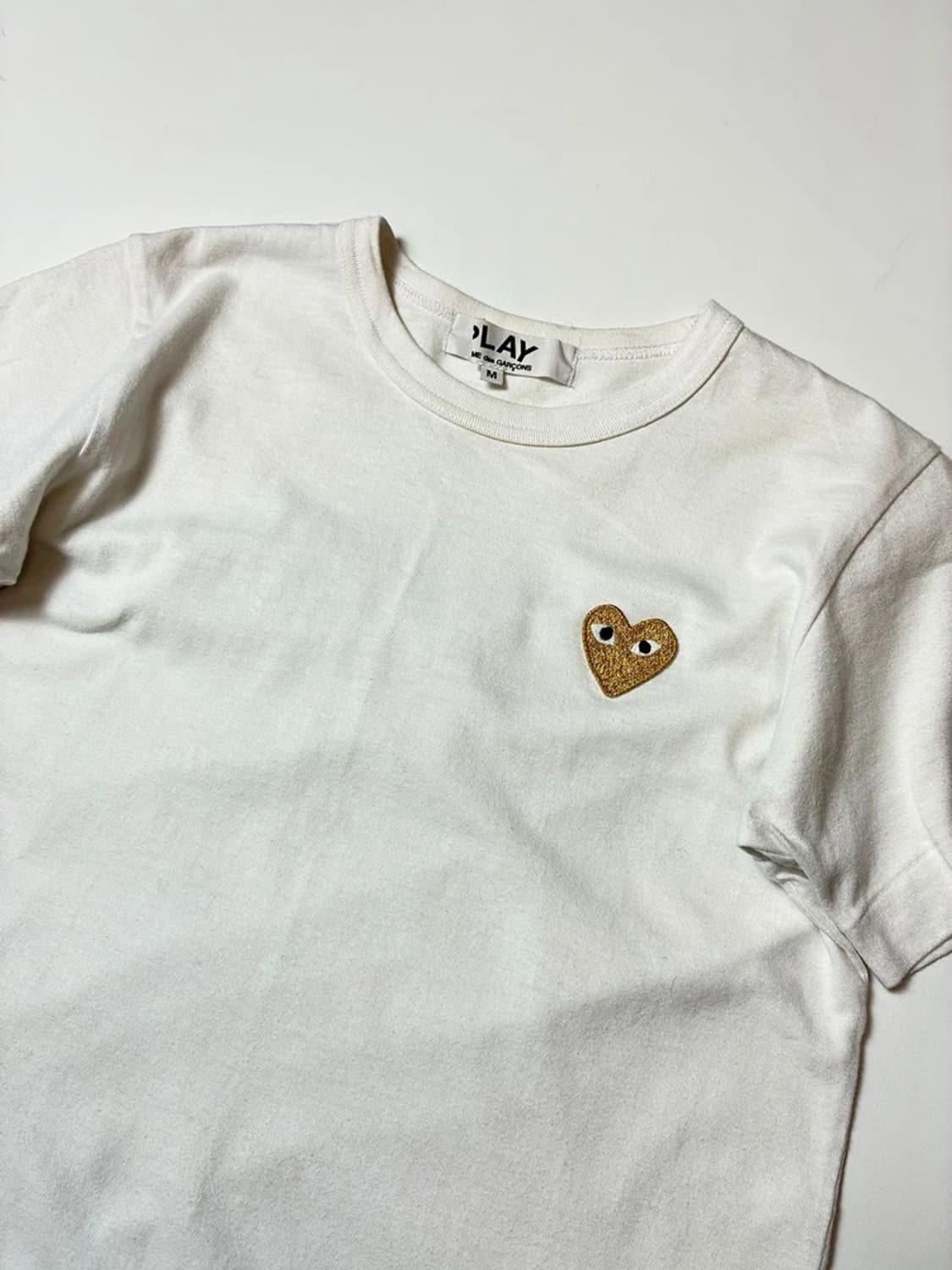 꼼데가르송 우먼스 골드 와펜 반팔 티셔츠 PN9018 상품이미지2