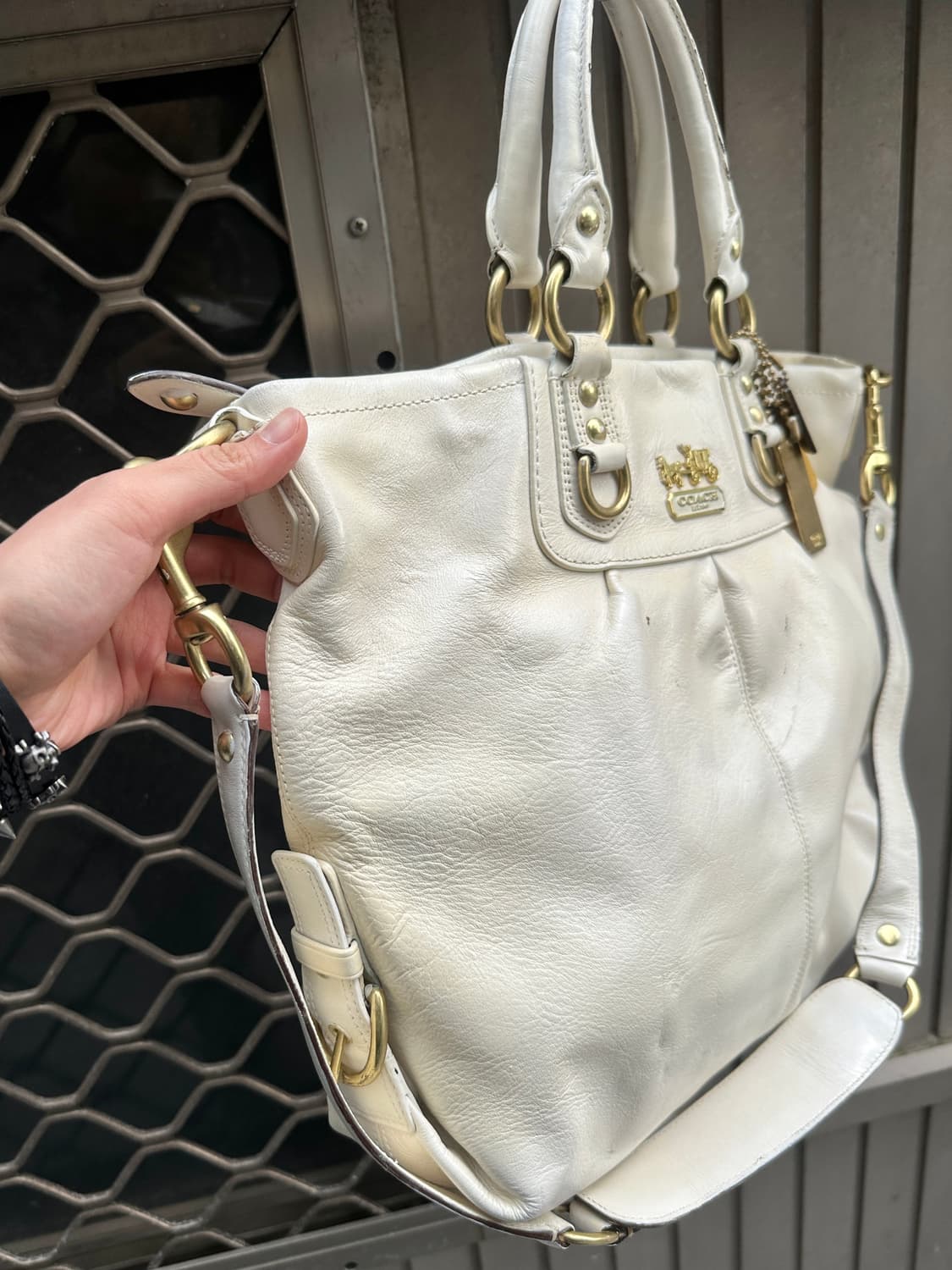 Coach stud leather shoulder bag 상품이미지2