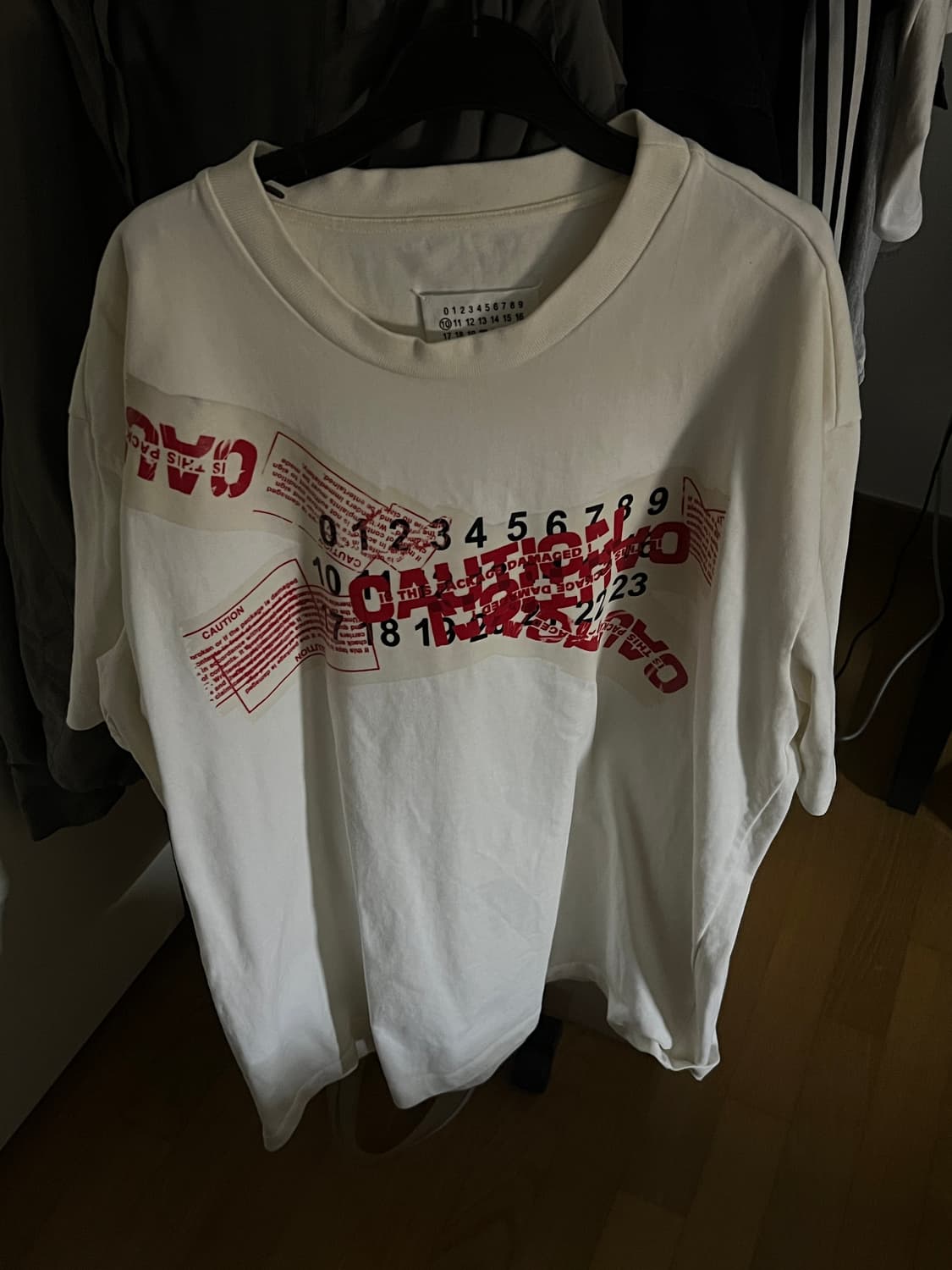 마르지엘라 테이핑 프린팅 티셔츠 eu46 상품이미지1