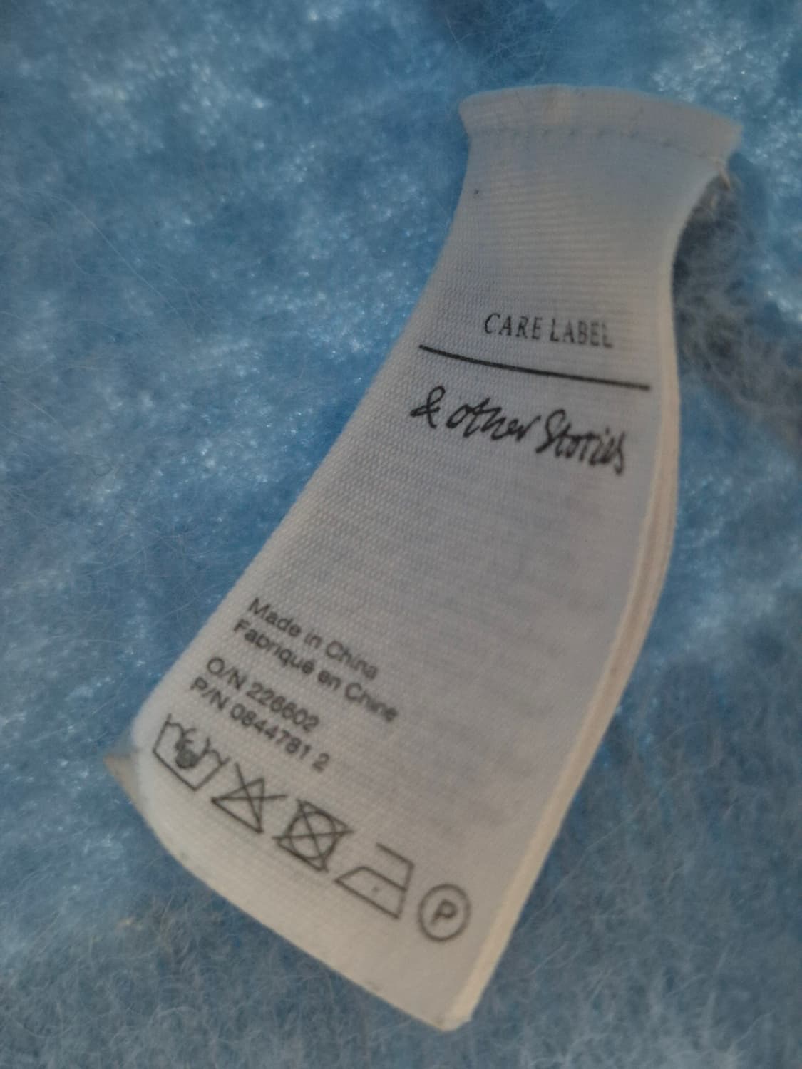 앤아더스토리즈 & Other Stories 울 블렌드 크롭 가디건 블루 상품이미지4