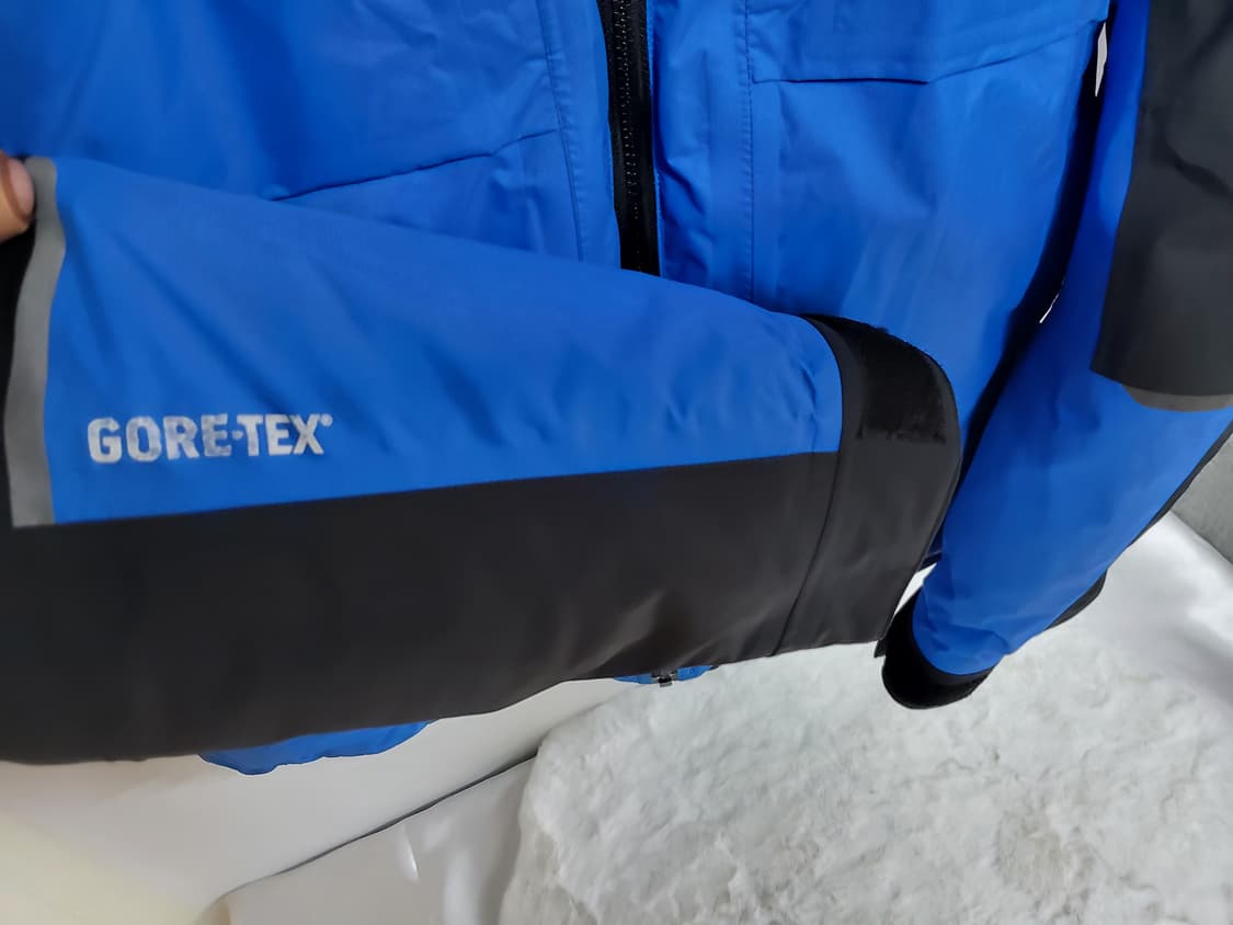 몬츄라 패딩자켓 매장판정품 L사이즈 고어텍스 상품이미지5