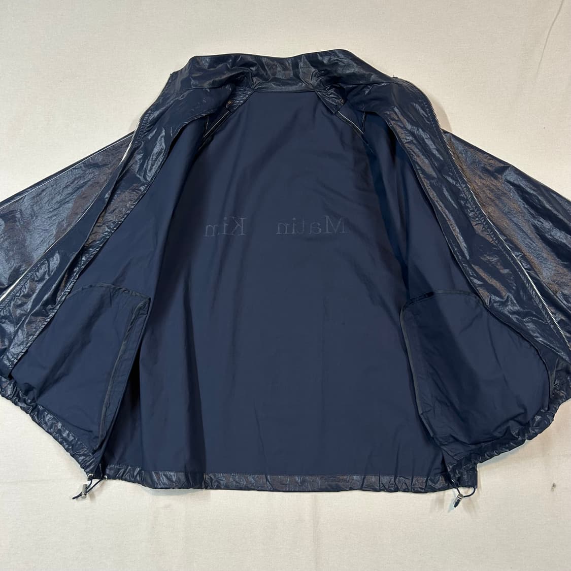 Free) 마땡킴 로고 코팅 점퍼 네이비 상품이미지4