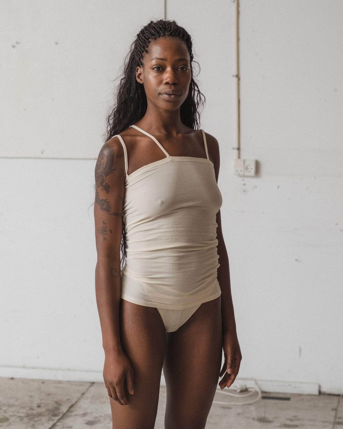 [XS,S,M,L]베이스레인지 Nida 슬리브리스 탑/오프 화이트 상품이미지6