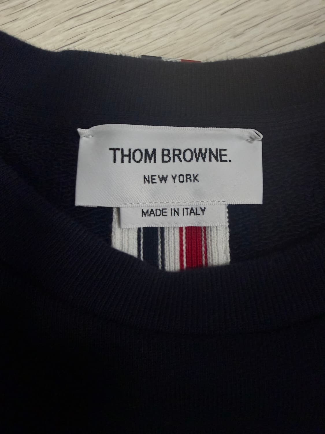 톰브라운 백삼선 맨투맨 네이비 4사이즈 정품 상품이미지4