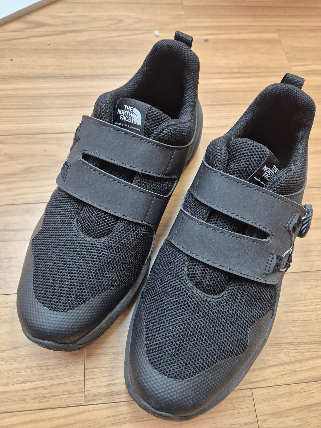 노스페이스 스피드 보아 워킹화 블랙 색상입니다. 다이얼로 끈 조절하는 워 상품이미지1