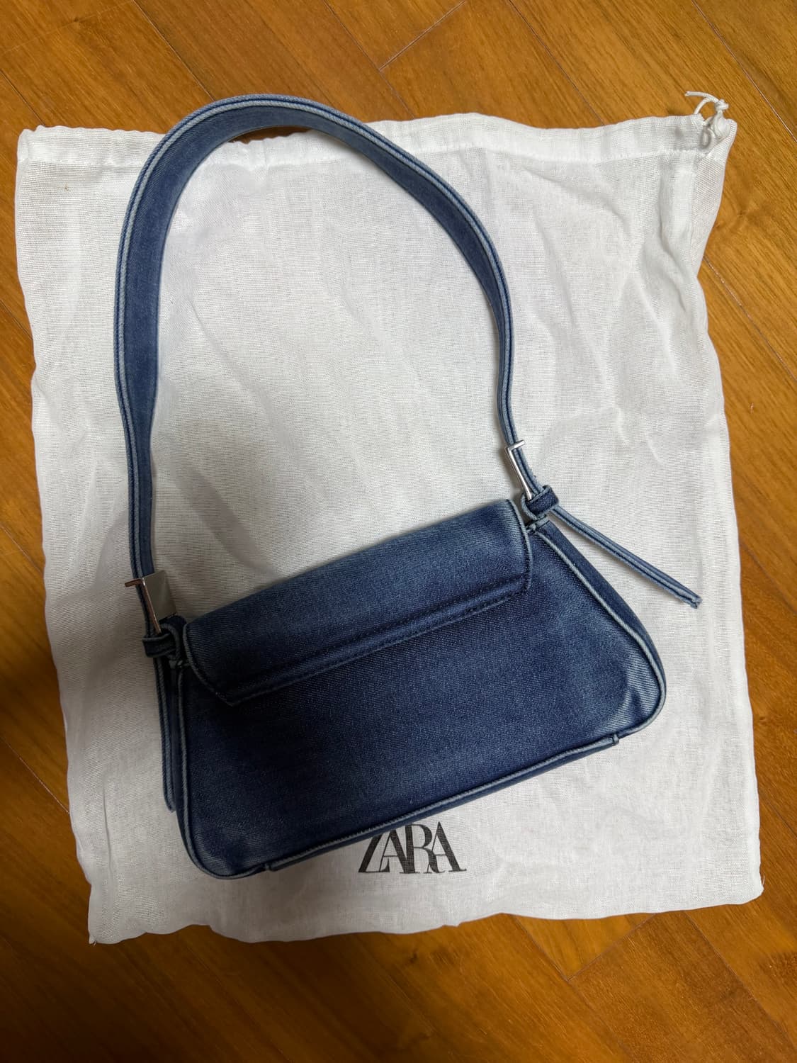 자라 플랩 데님 숄더백 상품이미지3