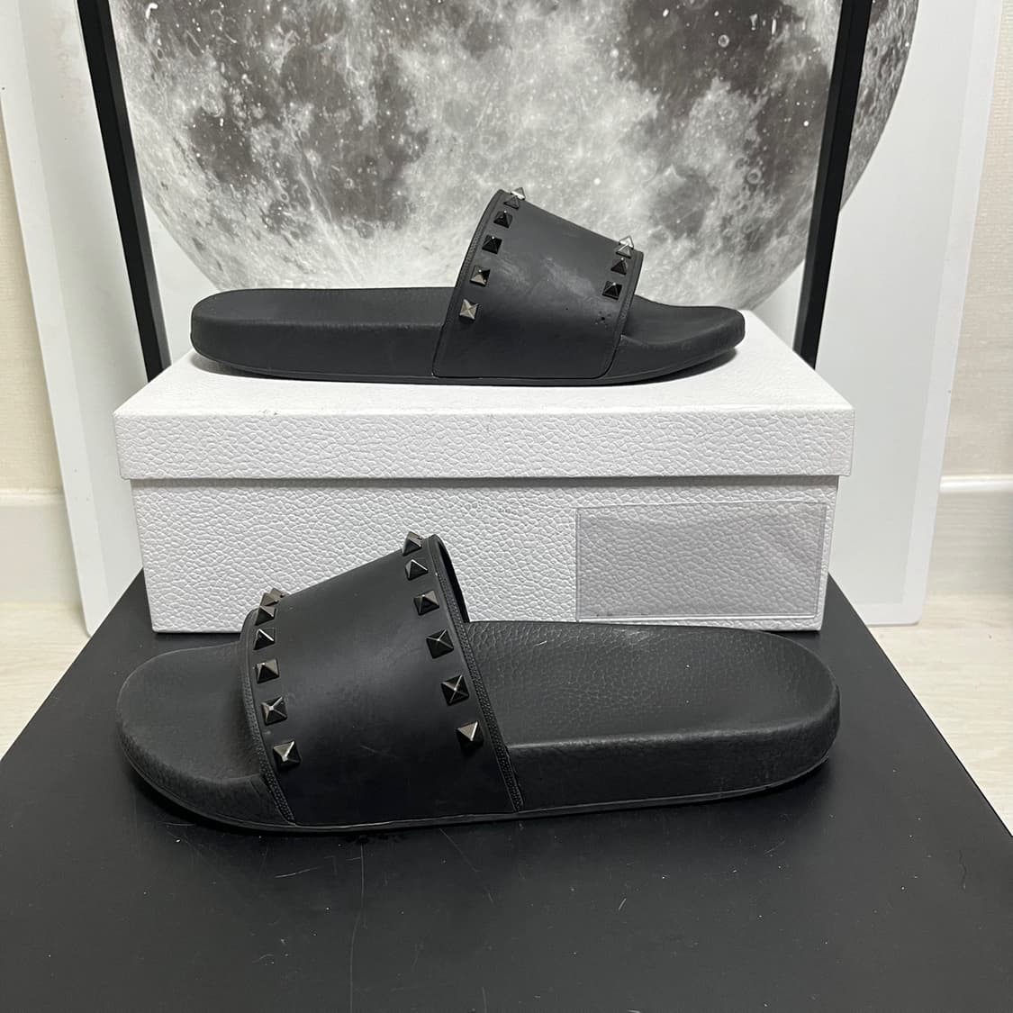 정품 43) 발렌티노 러버 락스터드 슬라이드 슬리퍼 275 상품이미지1