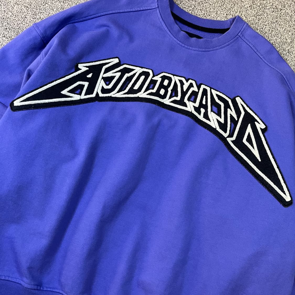 아조바이아조 빅로고 맨투맨 상품이미지2